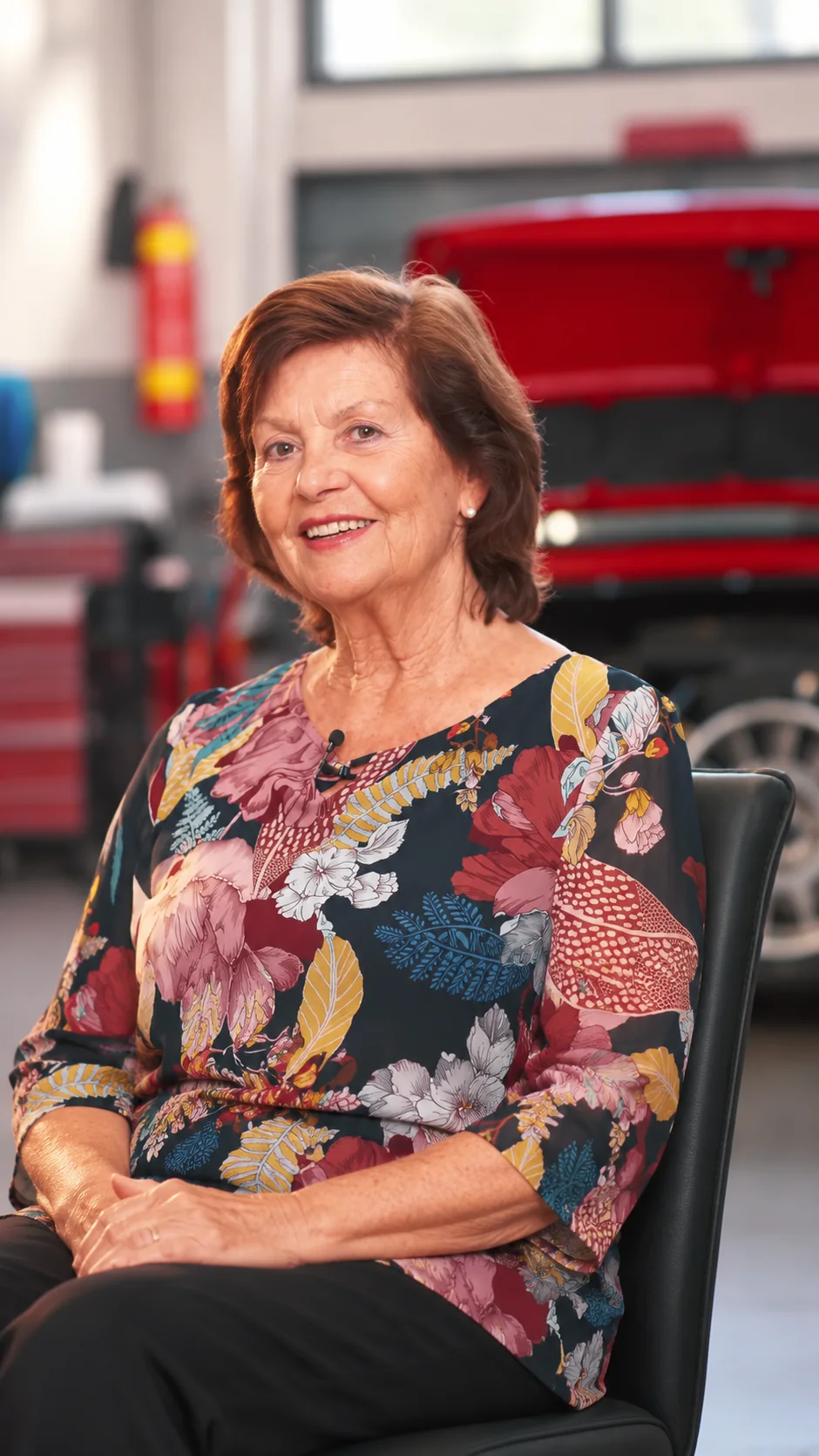 Interview-Szene aus dem Imagefilm für Porsche Schröder, aufgenommen in der Werkstatt